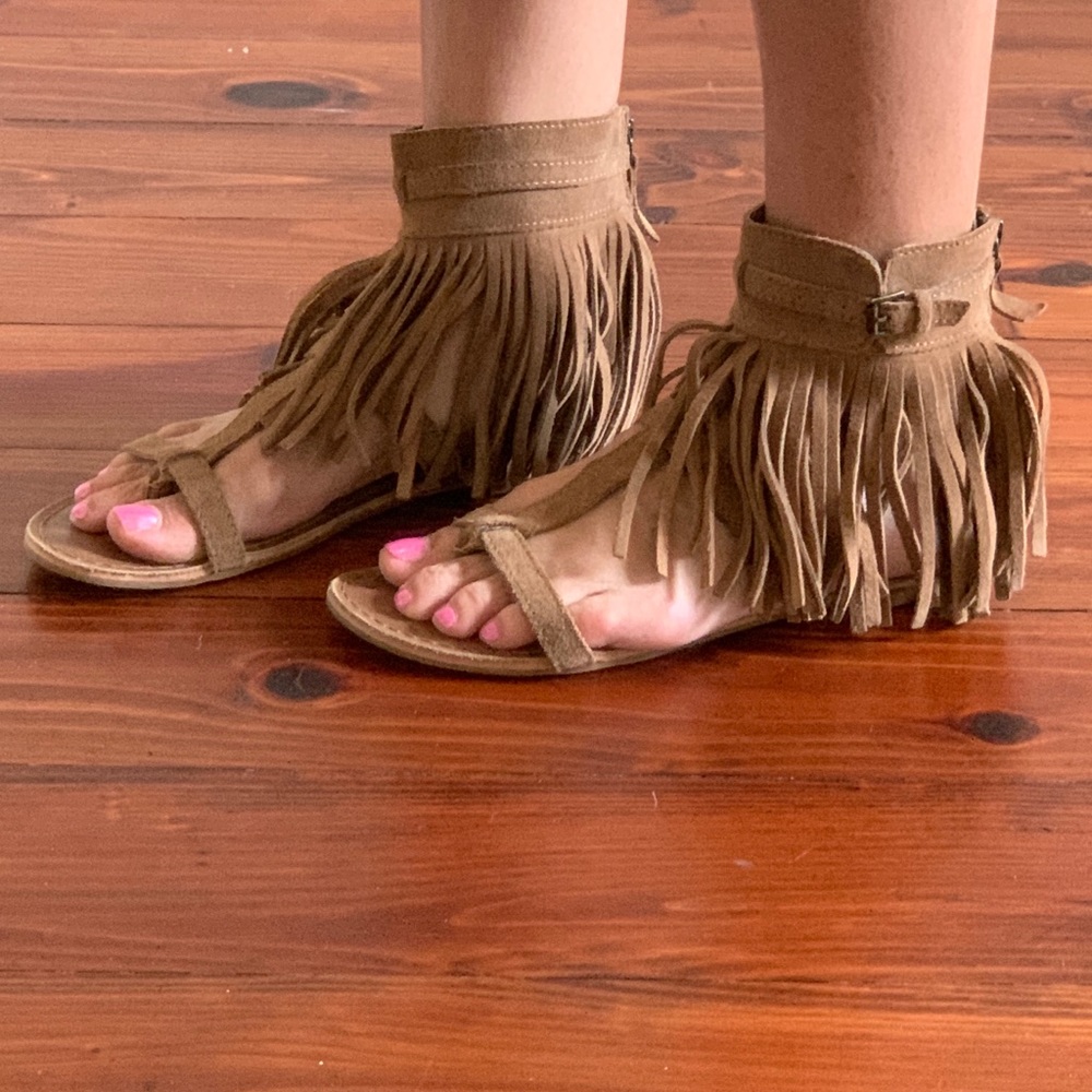 Koolaburra by Ugg fringe sandal